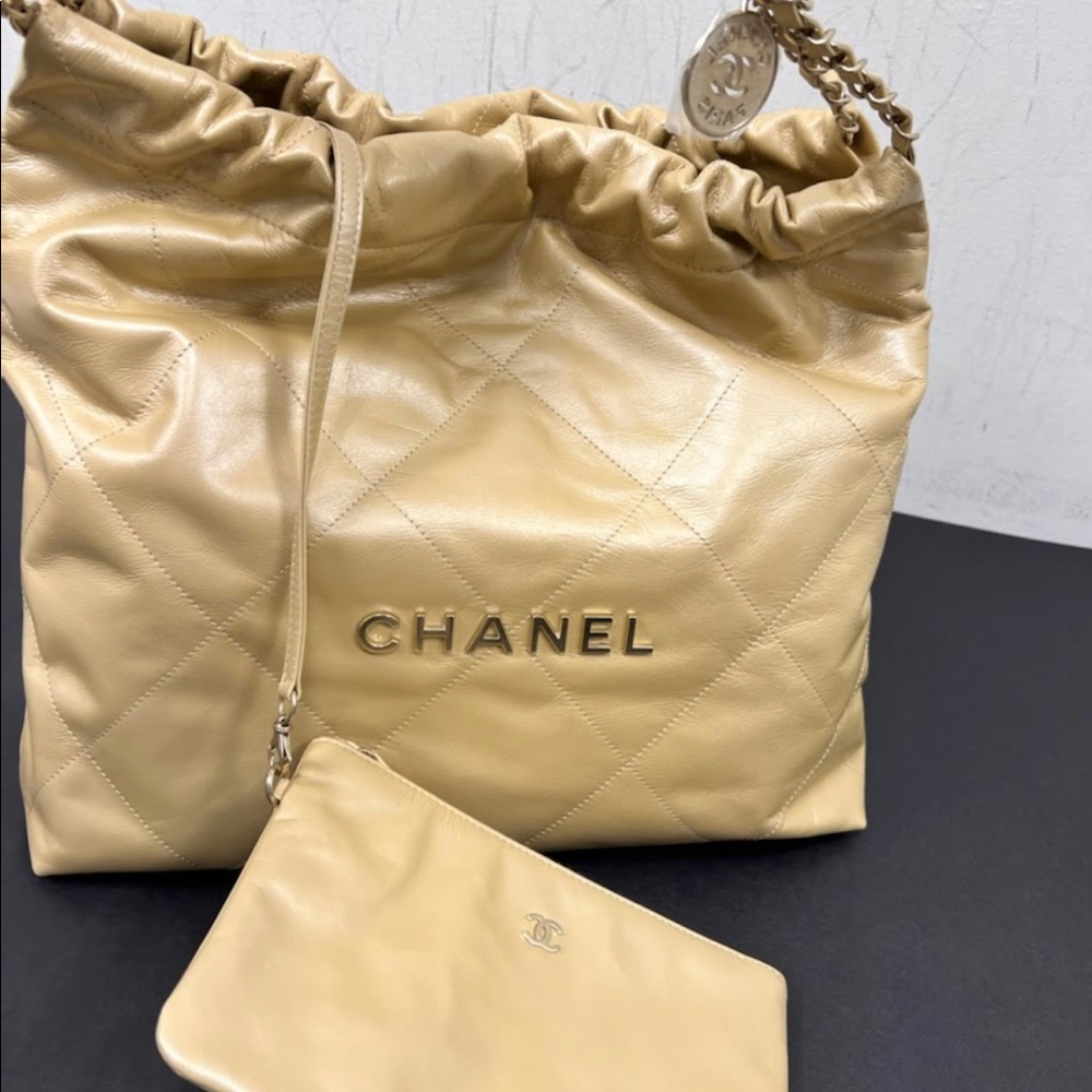Chanel 22 bag medium Gold
